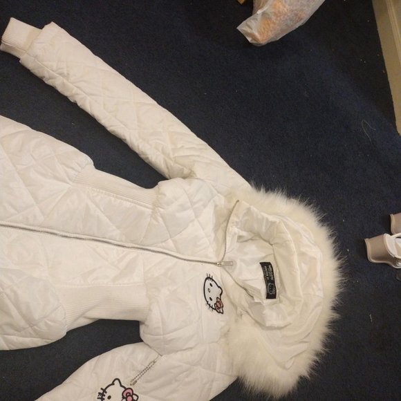 Limited Edition Hello Kitty snowsuit - Picture 3 of 3